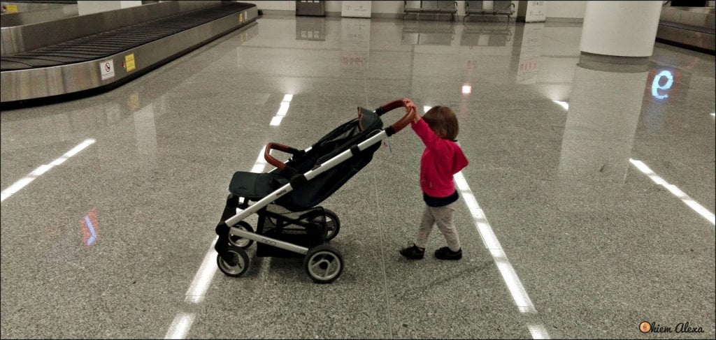 Dziecko w samolocie Dziecko w samolocie