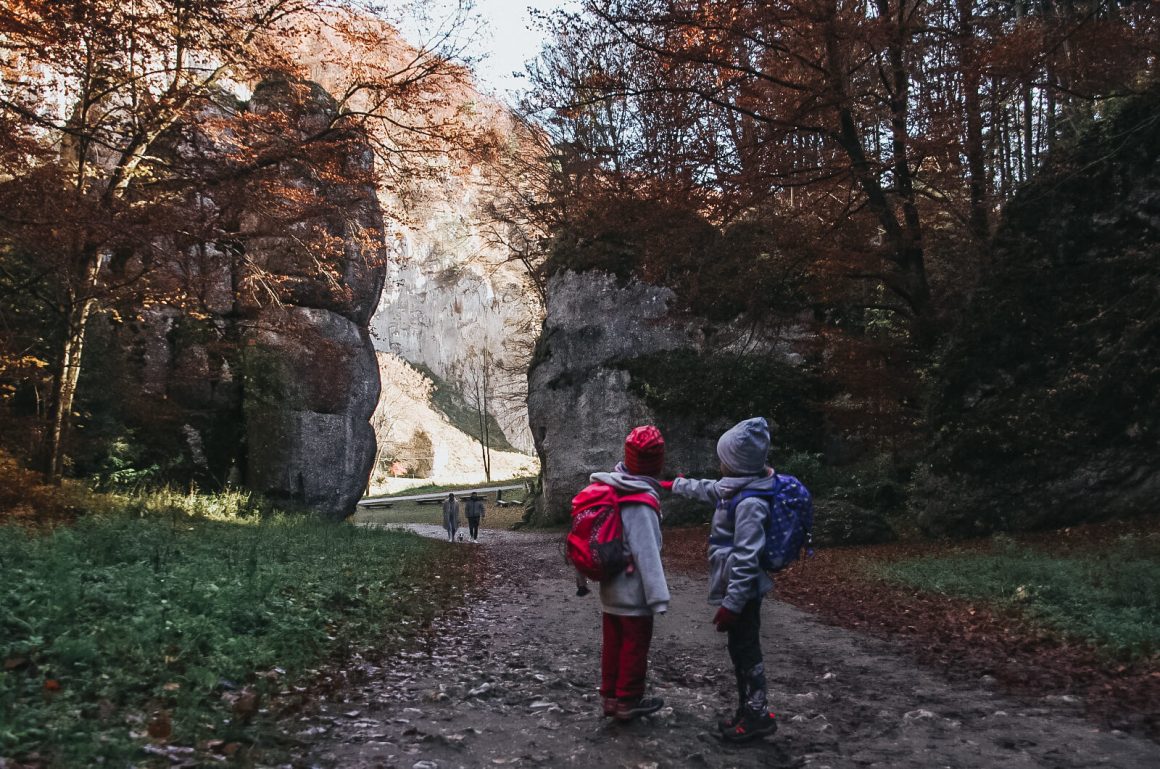 Brama Krakowska w Ojcowski Parku Narodowym z dziećmi.