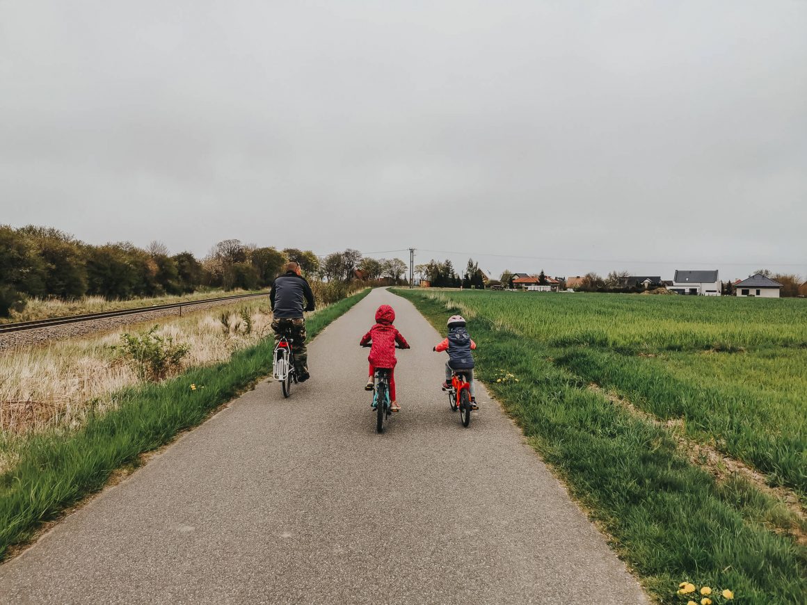 Ścieżka rowerowa Swarzewo - Krokowa, po trasie dawnej kolei.