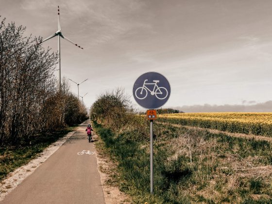 Ścieżka rowerowa Swarzewo - Krokowa, po trasie dawnej kolei.