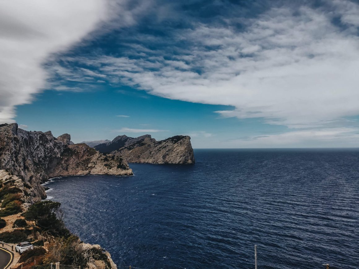 Widok z latarni morskie Cap de Formentor.