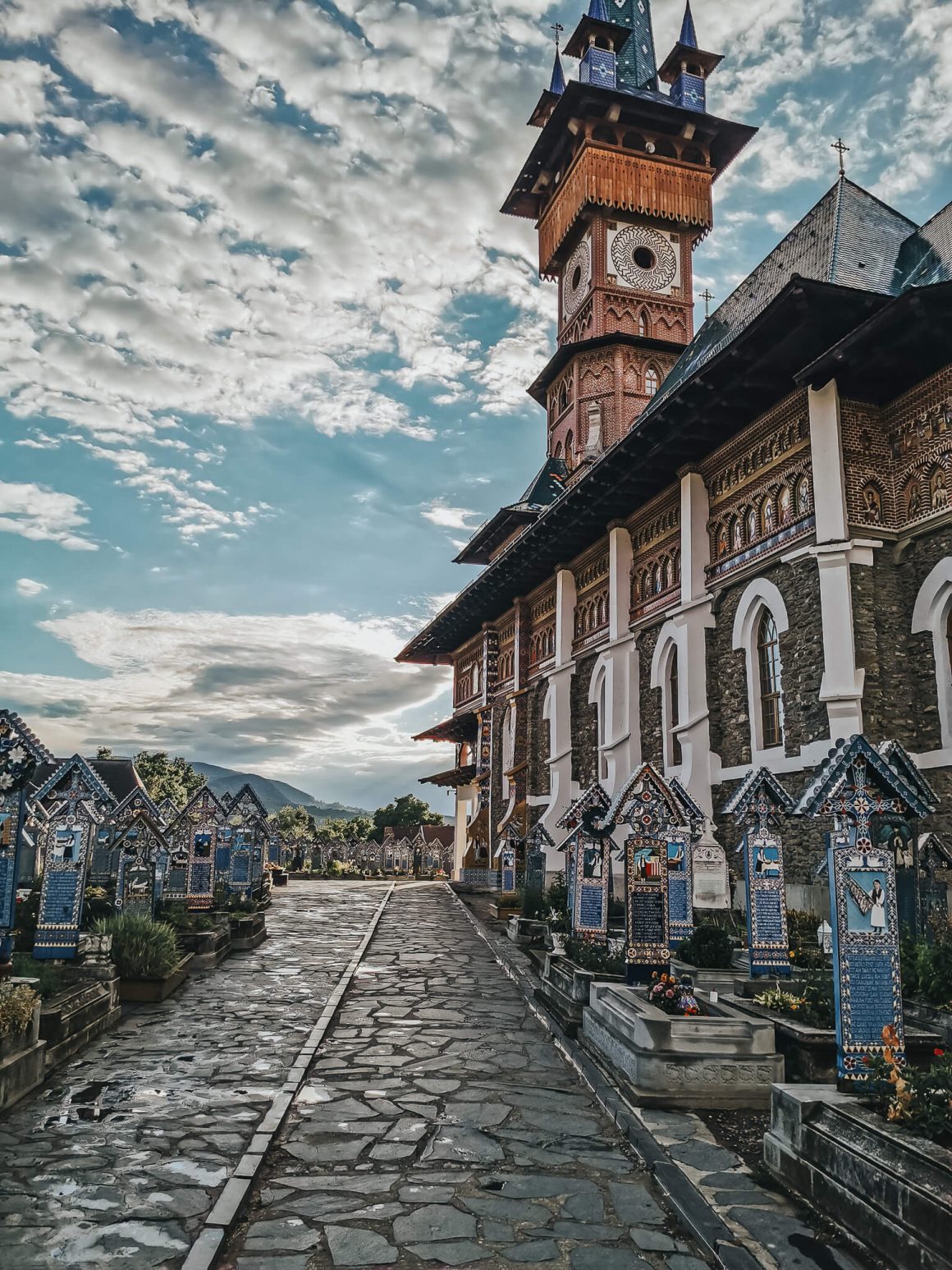 Wesoły Cmentarz w miejscowości Sapanta w Rumunii